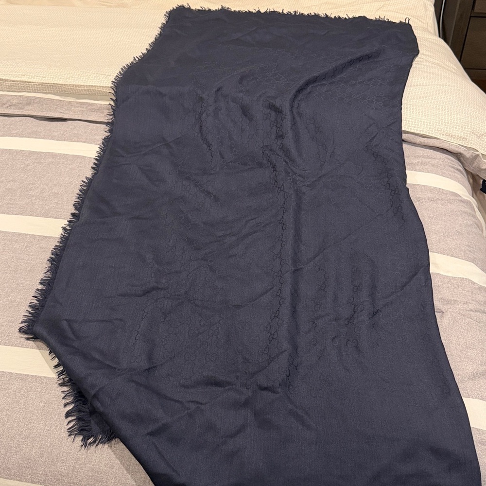 Gucci large square scarf - Picture 4 of 5